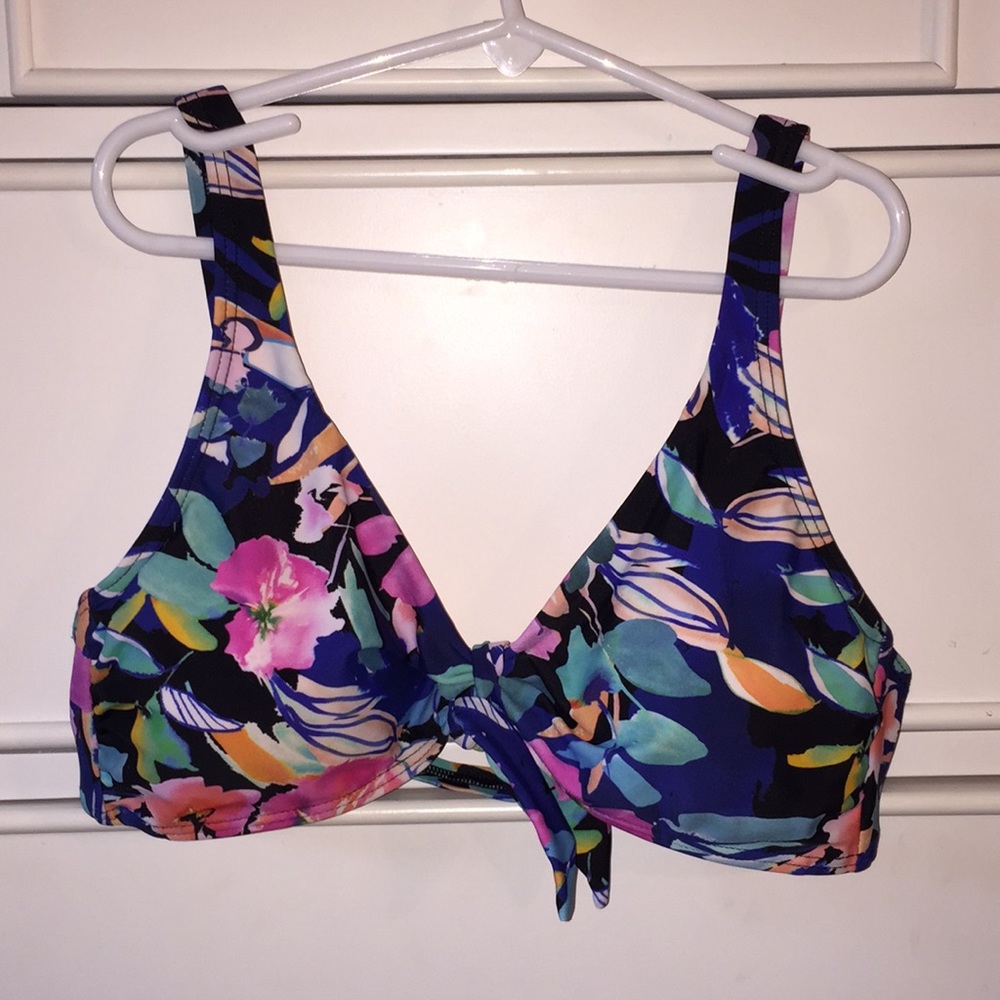 Women’s bathing suit top